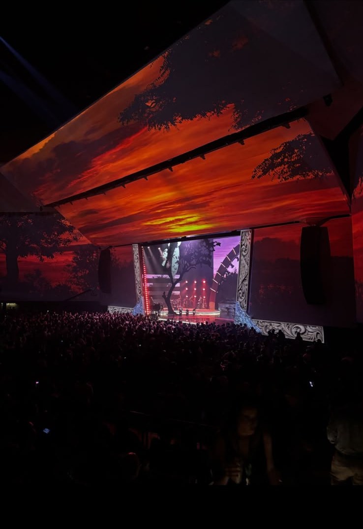 Palco e público no show da gravação do DVD de Paula Fernandes